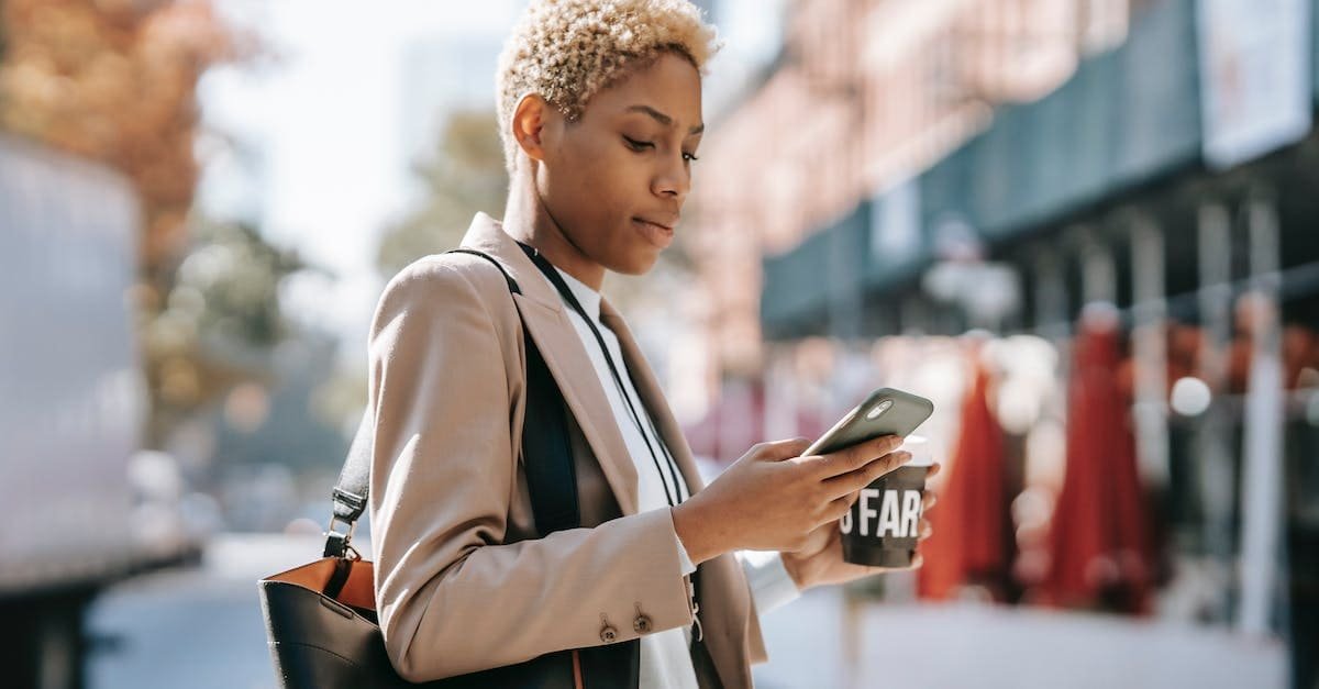 Best Online Handbag Authentication: Spot Fakes Like a Pro